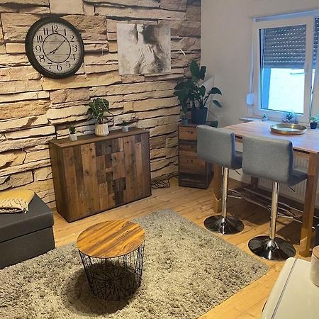 Kleines Apartment Mit Begehbarer Dusche Im Schlafzimmer Eberbach  Eksteriør billede