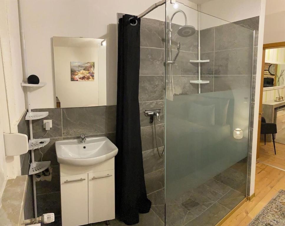 Kleines Apartment Mit Begehbarer Dusche Im Schlafzimmer Eberbach  Eksteriør billede